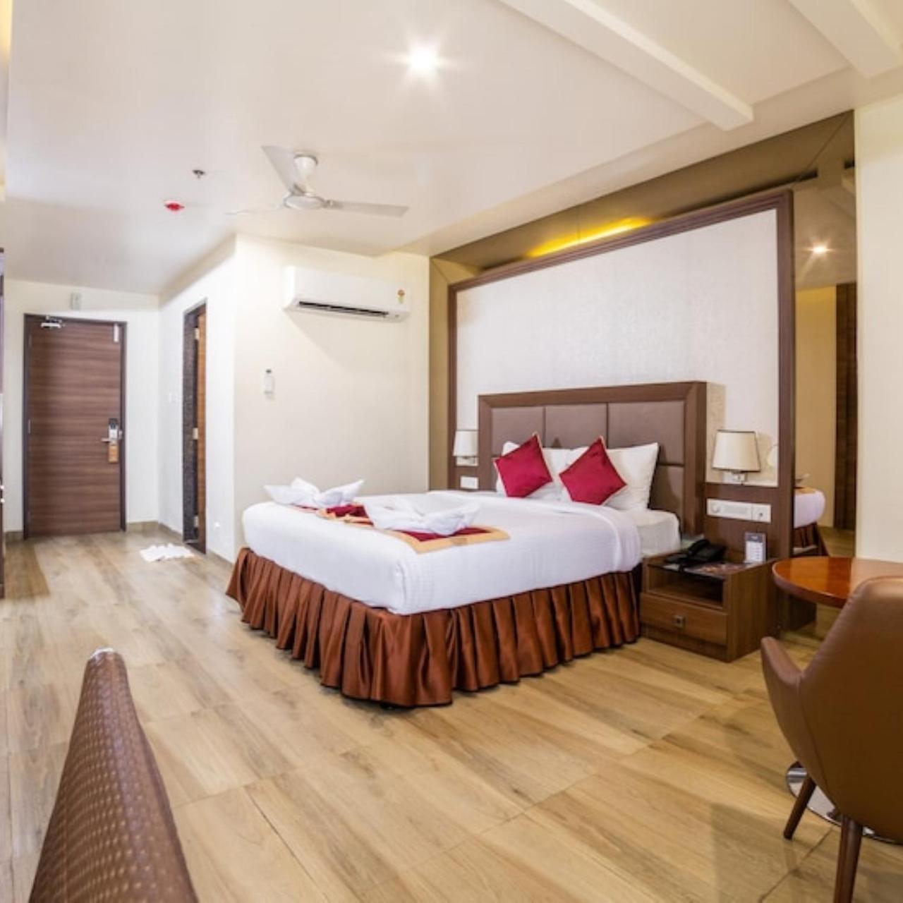 היידראבד Hotel Svm Grand Medipally מראה חיצוני תמונה