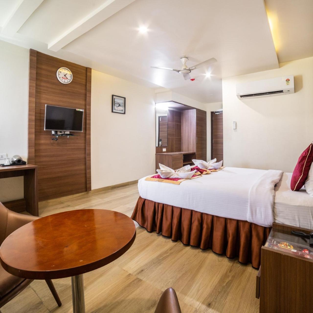 היידראבד Hotel Svm Grand Medipally מראה חיצוני תמונה