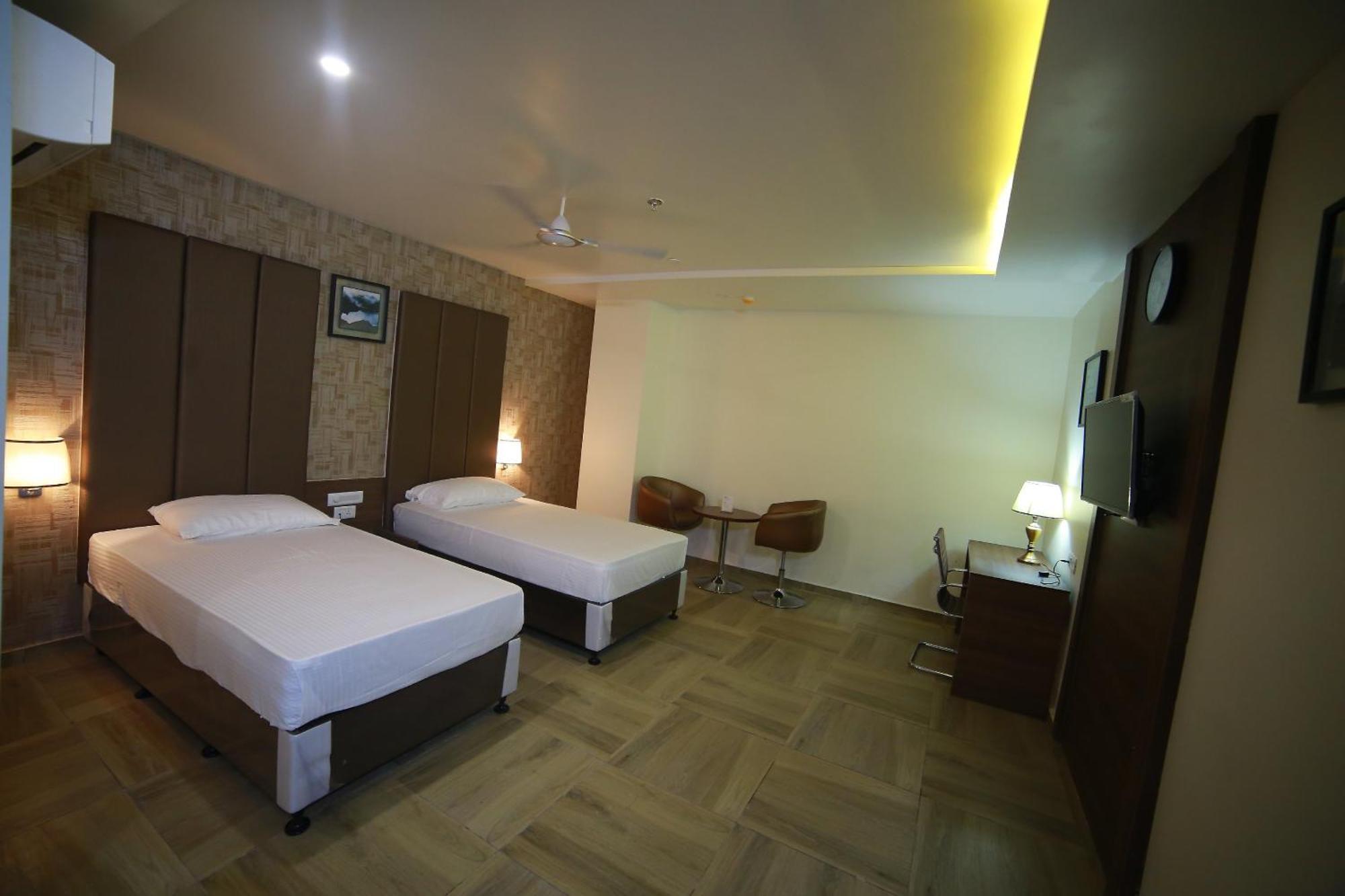 היידראבד Hotel Svm Grand Medipally מראה חיצוני תמונה